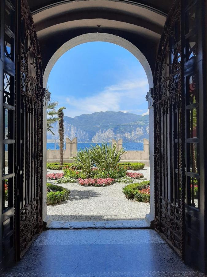 Villa Sul Lago Con Pontile Privato A Brenzone Sul Garda - Unique And Exclusive Extérieur photo
